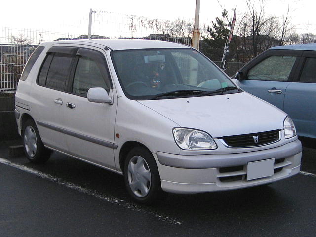 Toyota Raum (1997-2011)